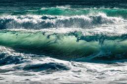 Ocean waves cresting